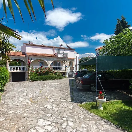 Pavic Apartment *