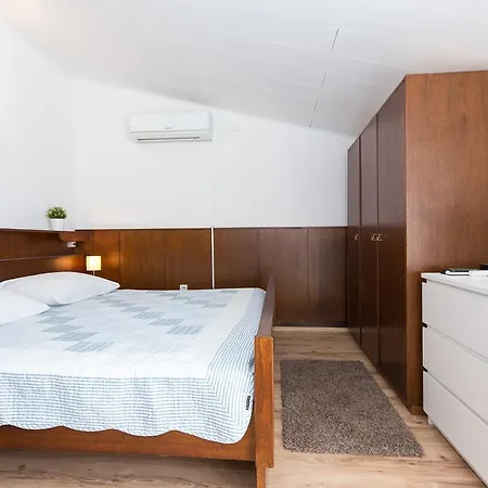 Apartment Pavic *